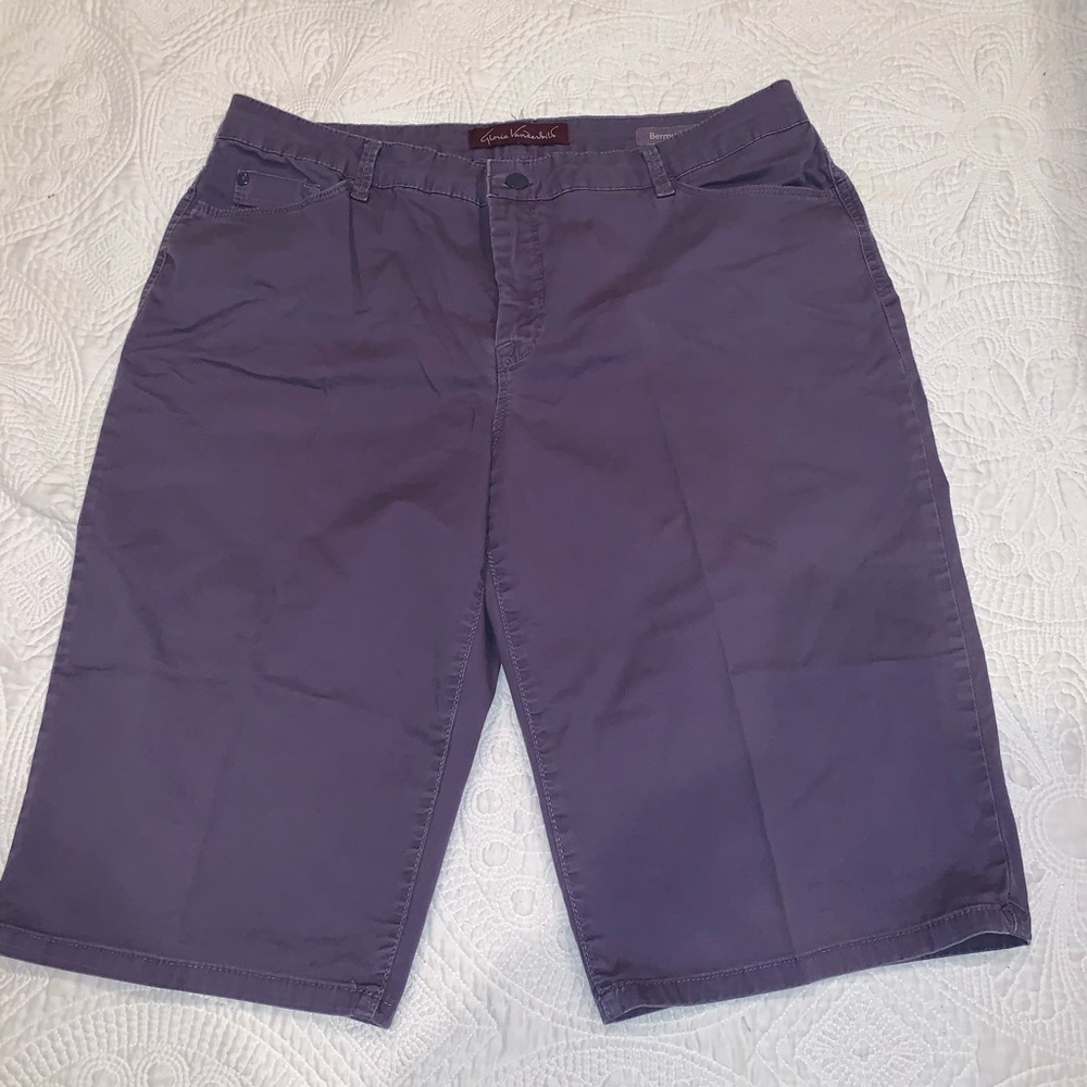 Capris size 14 Gloria Vanderbilt
